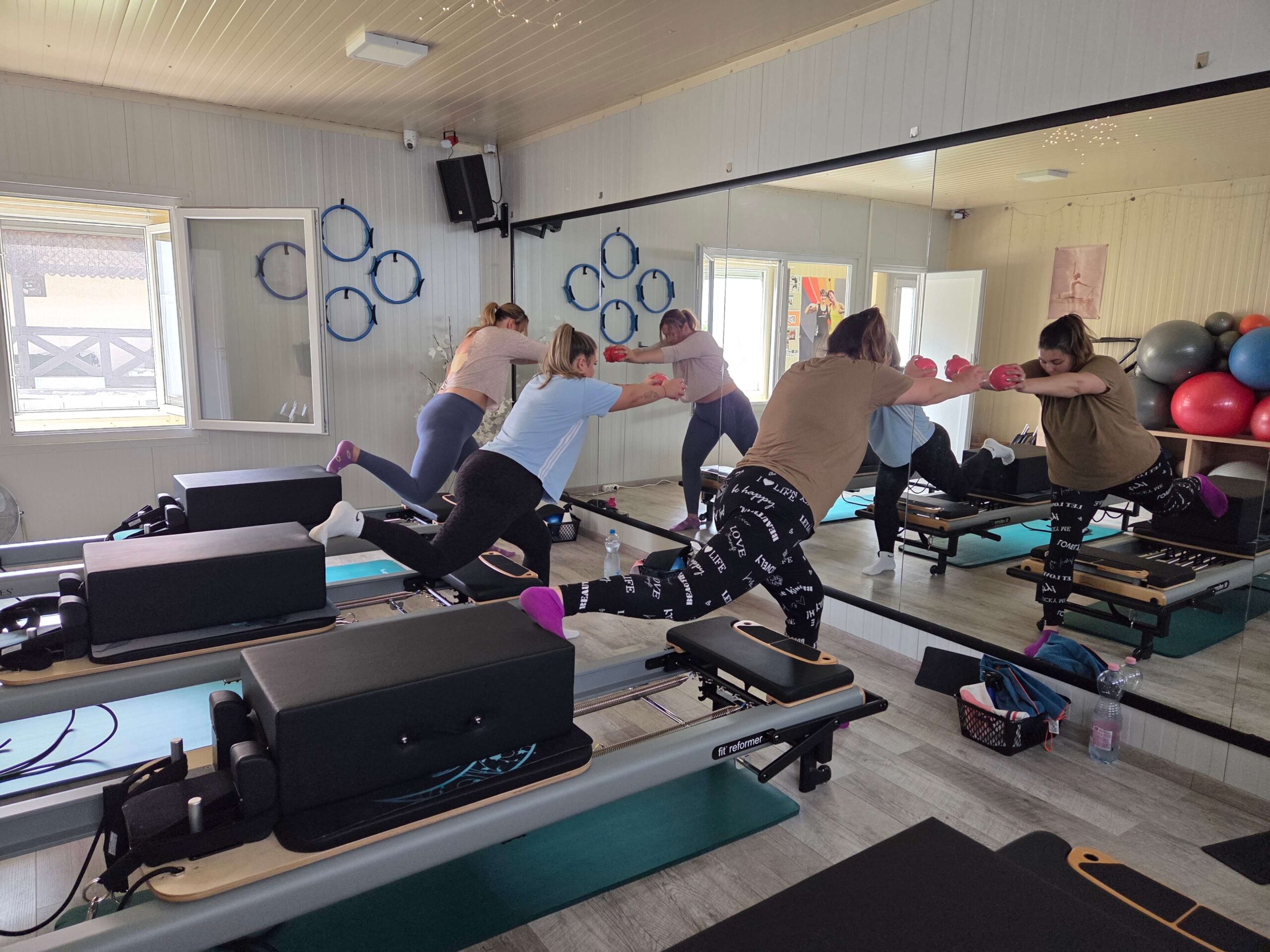 Reformer Pilates óra a Főnix Fitnessben