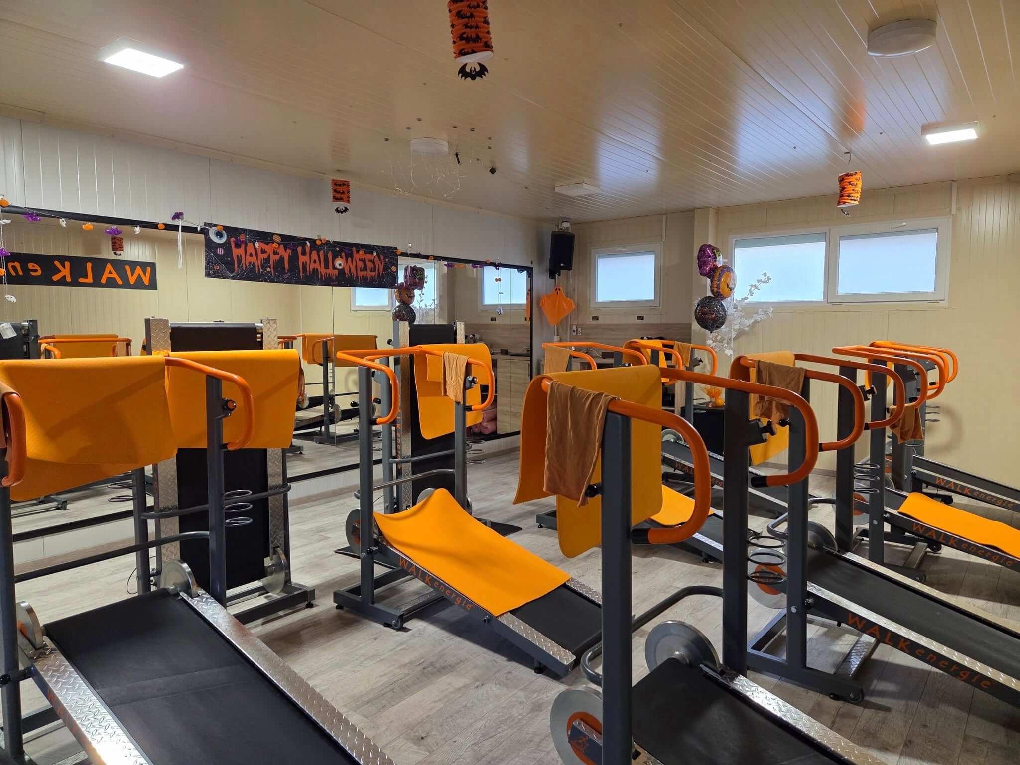 Spinning terem hangulata a Főnix Fitnessben